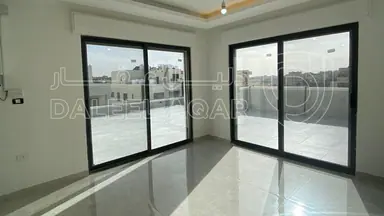 شقة - شقة للبيع طريق المطار الحويطي - 260000 دأ